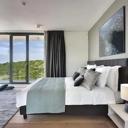 Villa Unique Vista On Idyllic Location