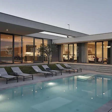 Unique Vista On Idyllic Location *