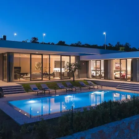 Villa Unique Vista On Idyllic Location *