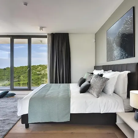 Unique Vista On Idyllic Location Villa *