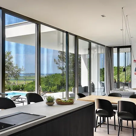 Villa Unique Vista On Idyllic Location *