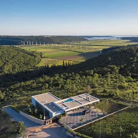 Unique Vista On Idyllic Location Villa