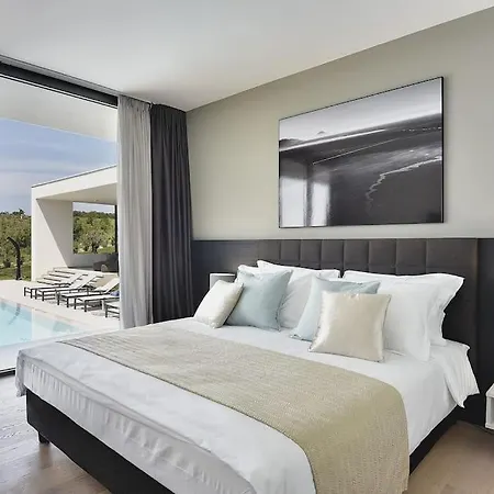 Villa Unique Vista On Idyllic Location
