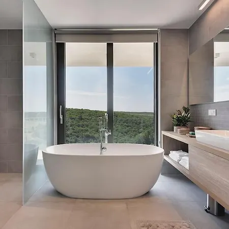 Unique Vista On Idyllic Location Villa