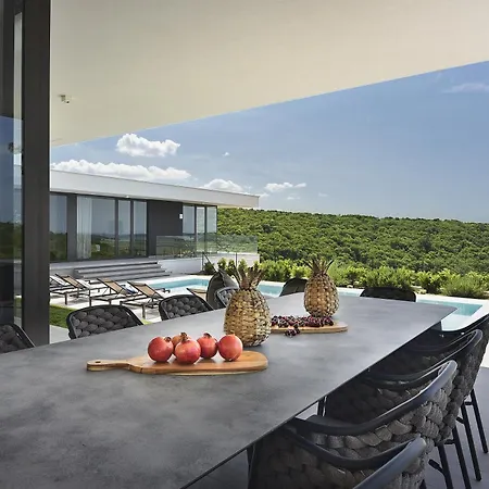 Villa Unique Vista On Idyllic Location *